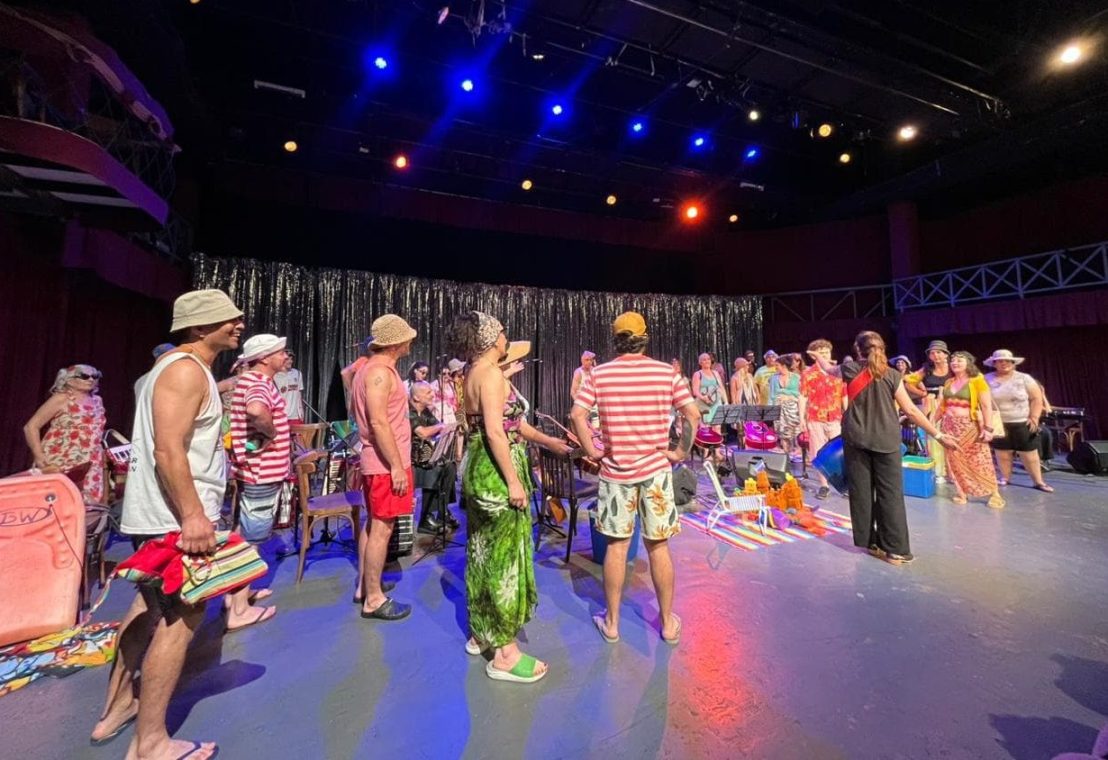 Orquesta Atípica en El Galpón de Catalinas Sur