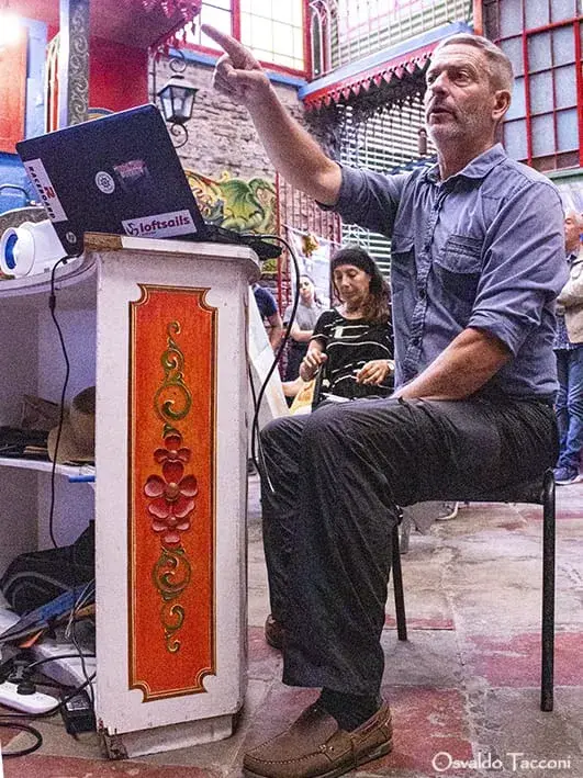 Marcelo Weissel en el Museo Conventillo Marjan Grum en La Boca, presentando "Proyecto Naufragios, Incendios e Inundaciones en la Historia del Riachuelo ¿Aprendemos del pasado?"