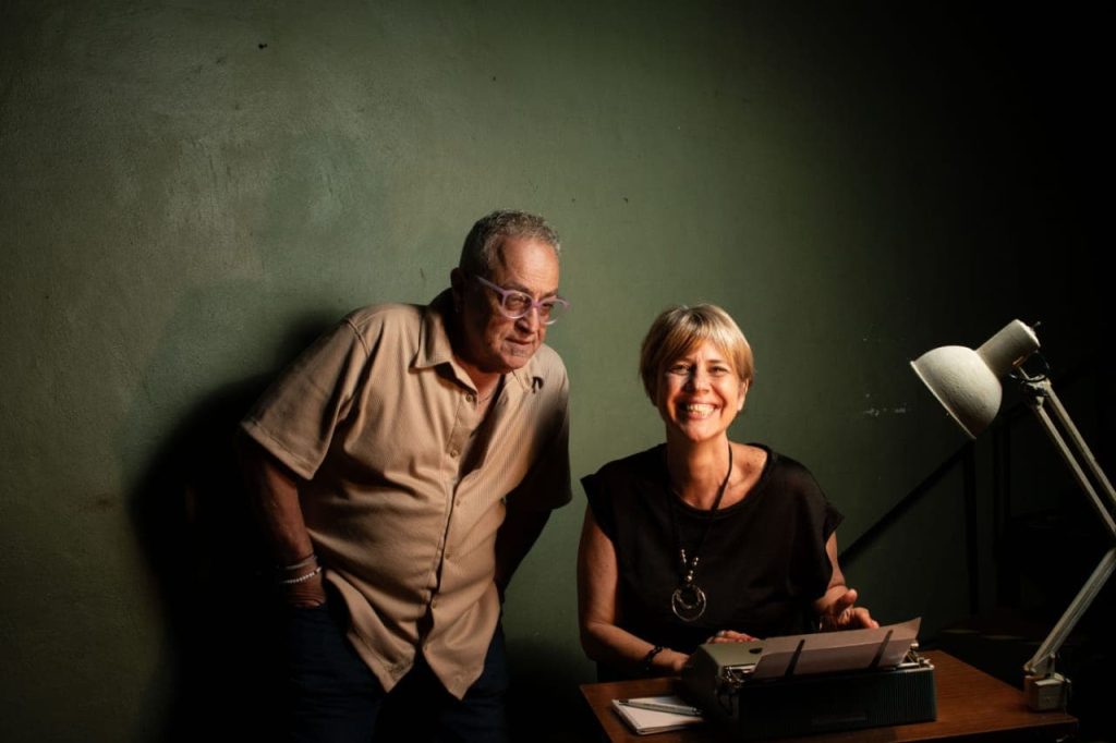 Antonio Célico y Florencia Aroldi, director y autora, en un momento de complicidad creativa durante el proceso de desarrollo de la obra. Ph: Francisco Jarrin. 