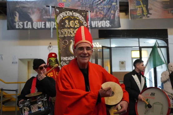 Miguel con los Linyeras. Ph: Jaqui Ramirez - Alerta Cultural.